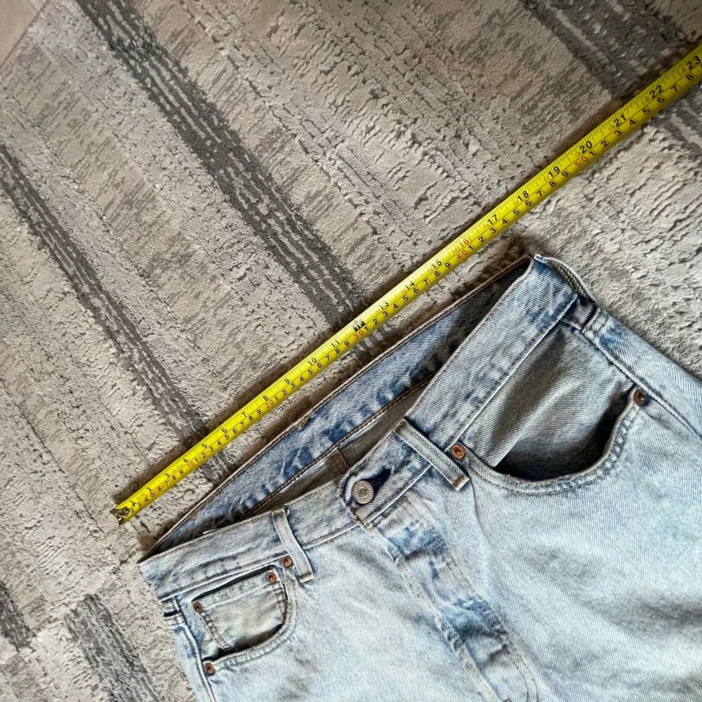 Levi's 501 Jeans‎ Mens W34 L32 Light Wash Distressed Patch Ripped Straight Denim